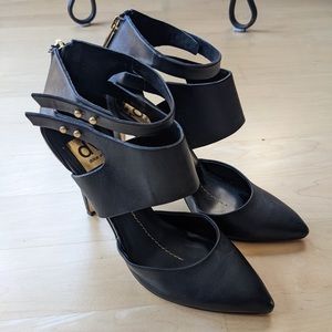 Dolce Vita black pointed closed-toe pumps, size 8